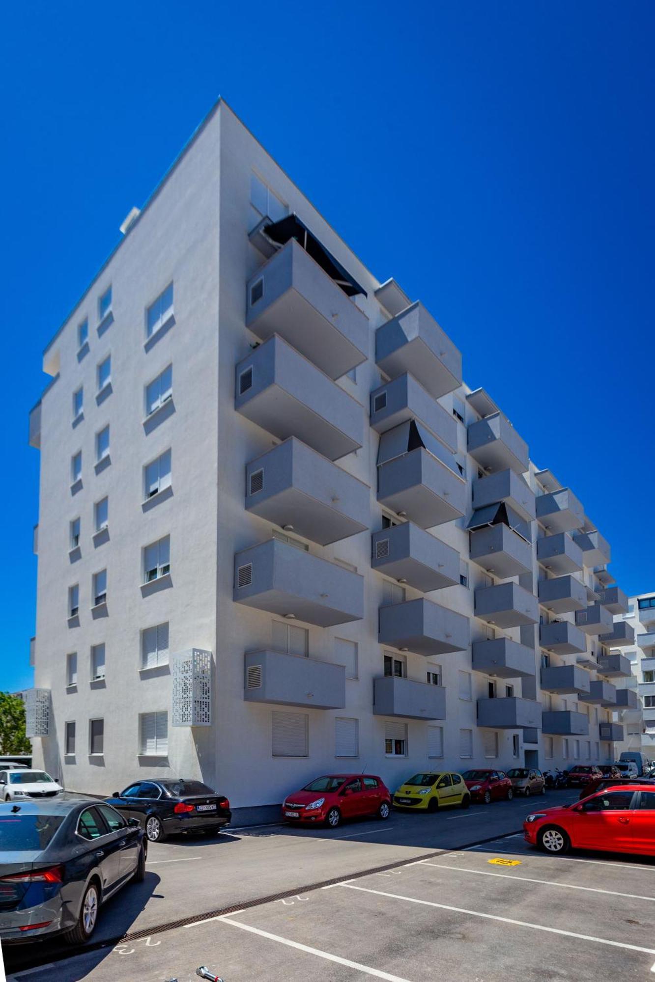 Campanula Apartment With Balcony Zara Esterno foto
