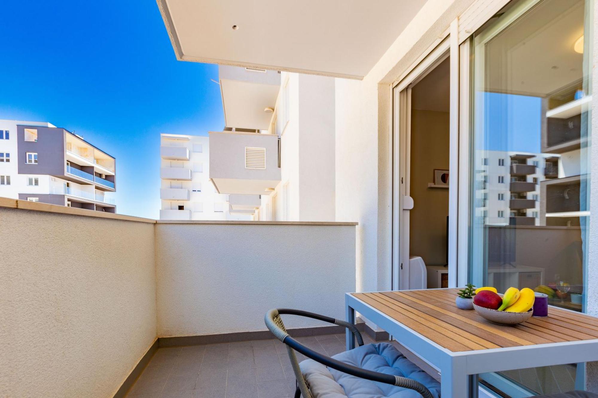 Campanula Apartment With Balcony Zara Esterno foto